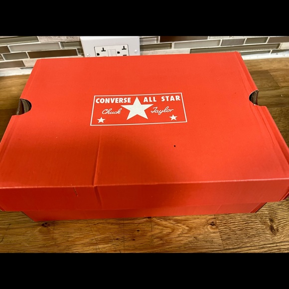 Converse shoes new with box size 5 - Picture 4 of 4